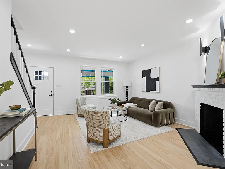 129 Hamilton St NW — Photo 7
