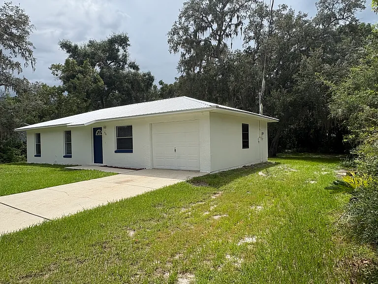 927 Russell Ave — Photo 2