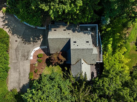 4th image of 8957 SW Terwilliger Blvd