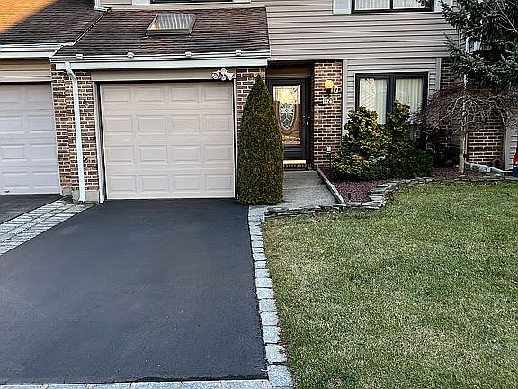 2nd image of 276 Pond View Ln