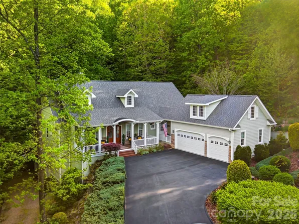 329 Kenmure Dr, Flat Rock, NC 28731