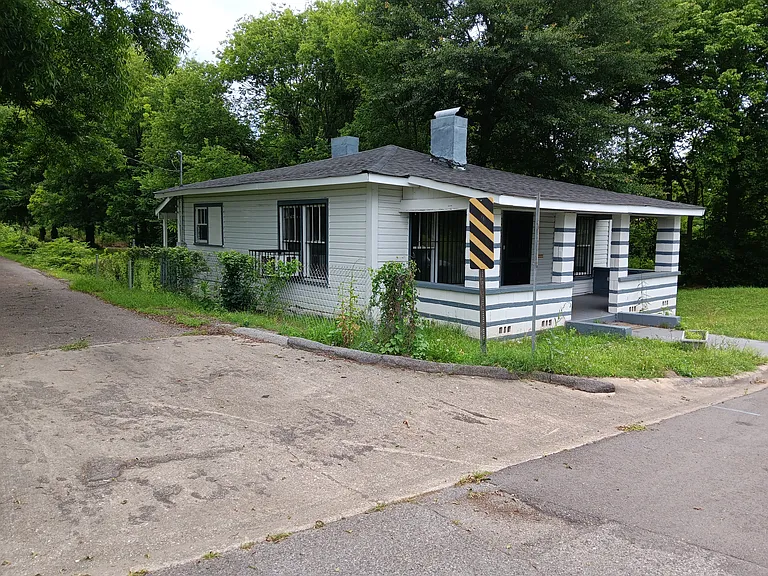 352 Court E — Photo 3