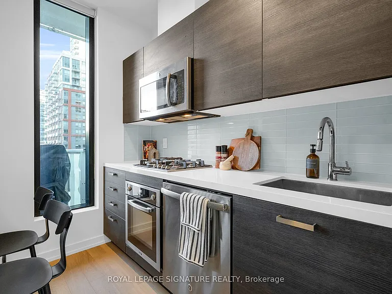 11 Charlotte St #606 — Photo 4