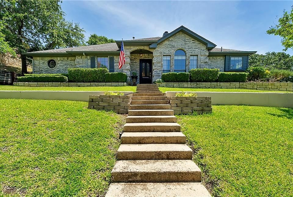 1st image of 1915 Stonebrook Dr