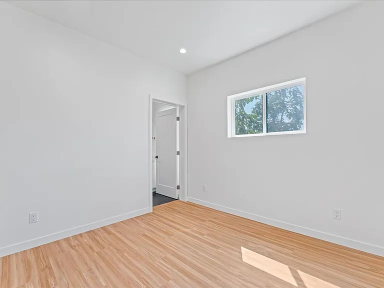 4019 W Mont Clair St — Photo 13