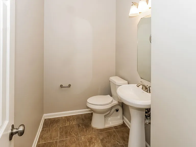 1043 Averett Cv — Photo 14