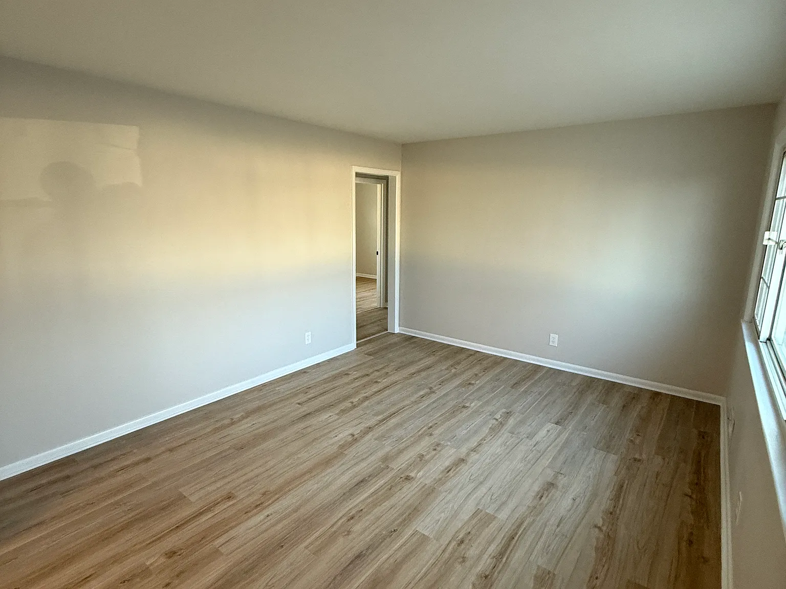 3 bed, 864 sqft, $1,550 — Photo 2