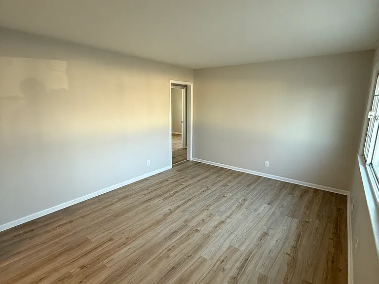 4324 S Main St — Photo 2