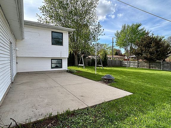 4th image of 121 E Milner Ave