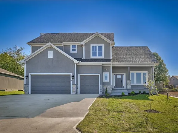 5850 McCormick Dr, Shawnee, KS 66226