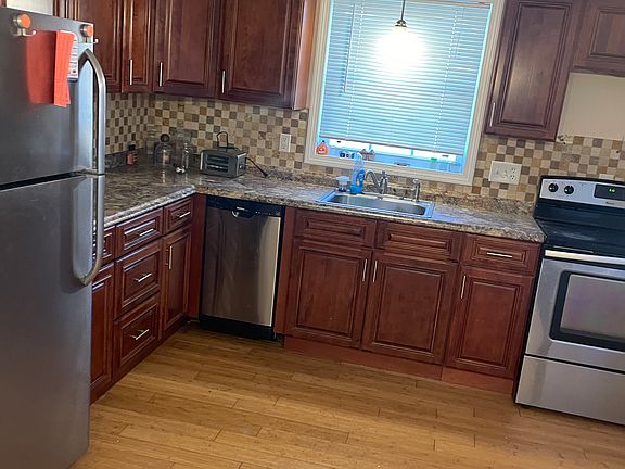 2nd image of 4 New St