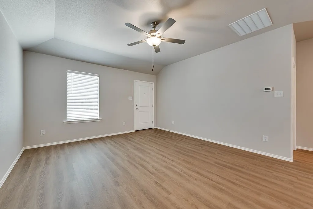 3 bed, 2.0 bath, 1511 sqft, $2,600 — Photo 4