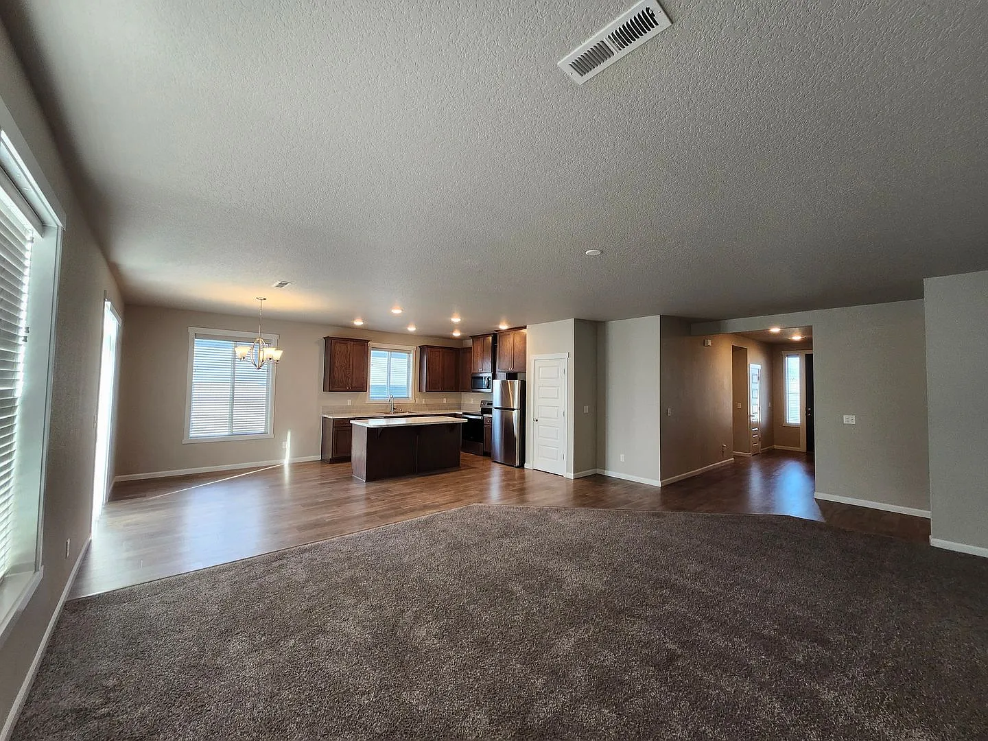 West Richland Contemporary Style Living! — Photo 3