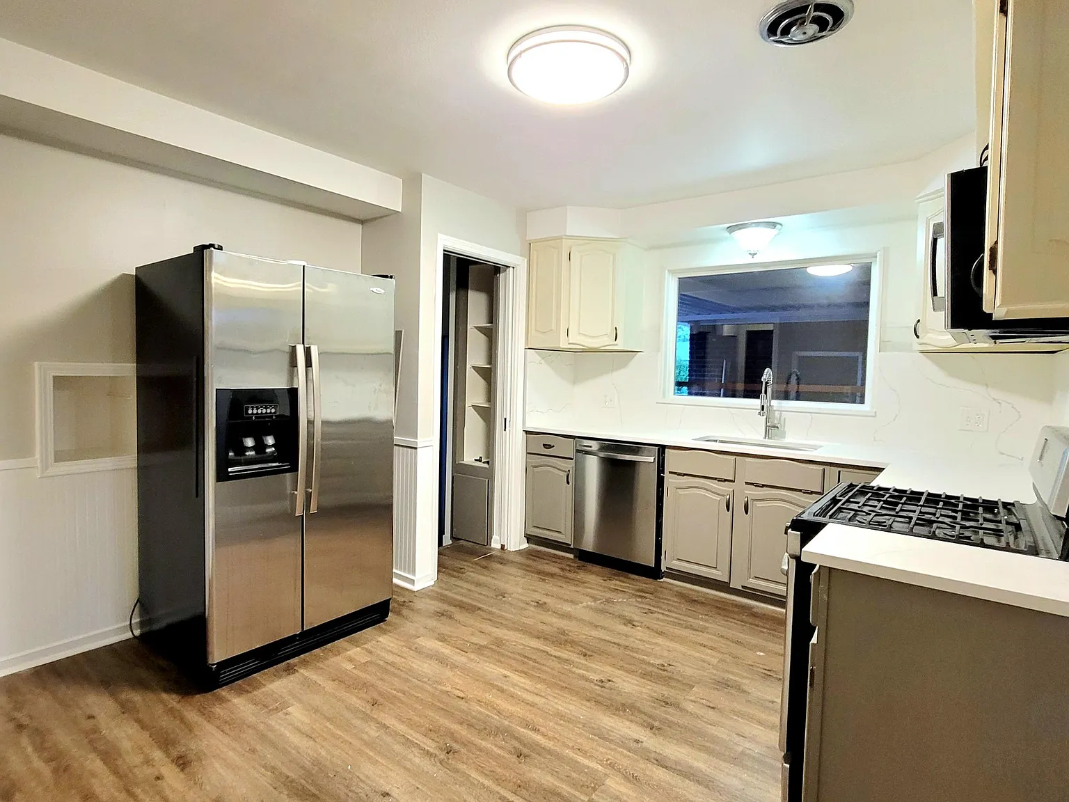 3 bed, 1456 sqft, $2,500 — Photo 4