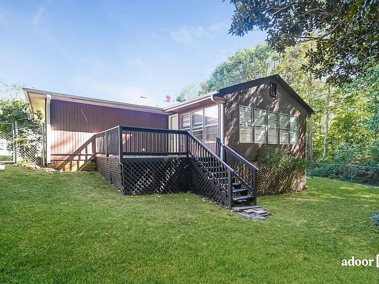 1581 Patricia Ln — Photo 14