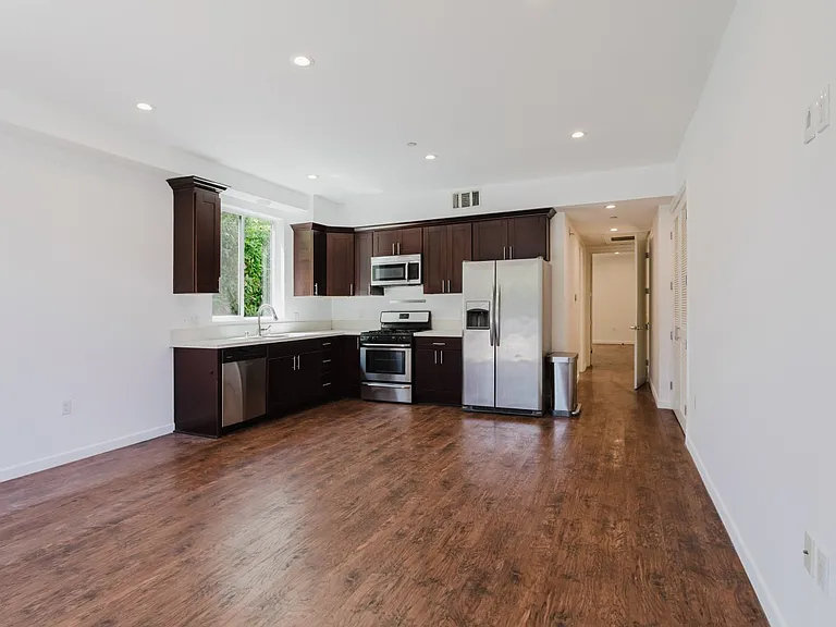 13551 Burbank Blvd #1 — Photo 13