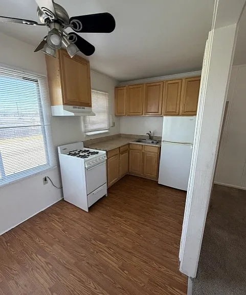 410 E Beach St — Photo 3