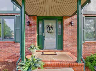 243 N Lakeside Dr, Andover, KS 67002