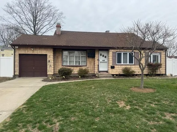 35 Walton Street, Brentwood, NY 11717