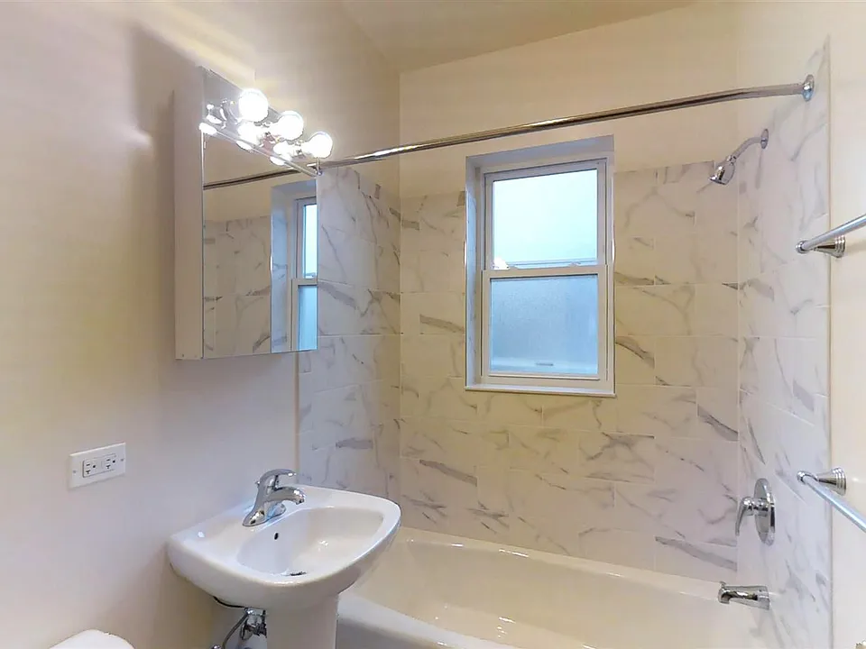 8 - 4901-N-Whipple-1E-bath
