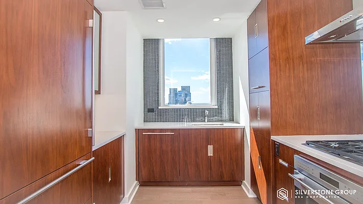 Rented by Silverstone Group USA Corp. | media 32