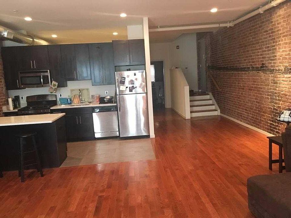 2nd image of 218 Market St #204