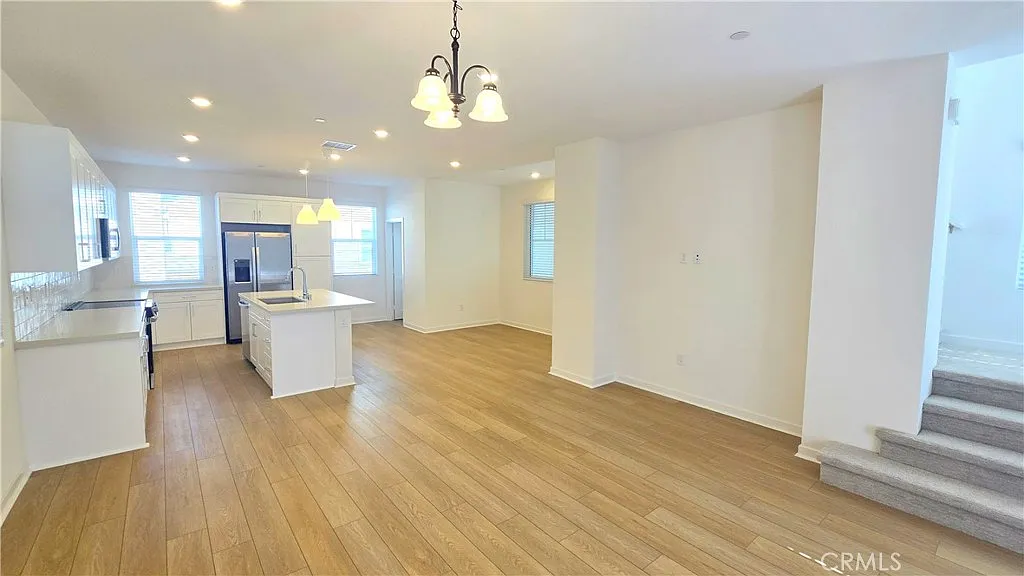 3 bed, 2.5 bath, 1608 sqft, $3,300 — Photo 2