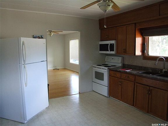 3rd image of 325 3rd AVENUE E