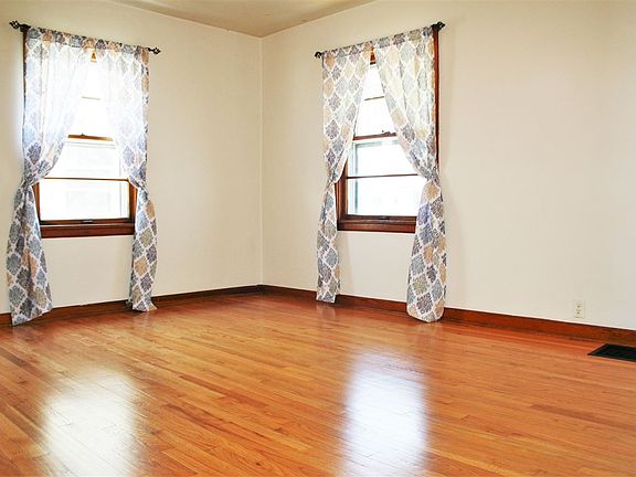 4th image of 1913 E Bowman St