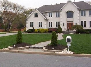 5 Olde Springs Ln, Cherry Hill, NJ 08034