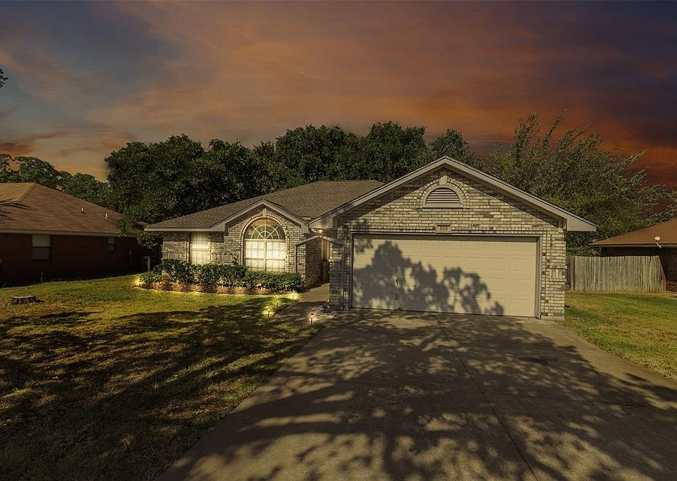 1st image of 308 Bentley Dr