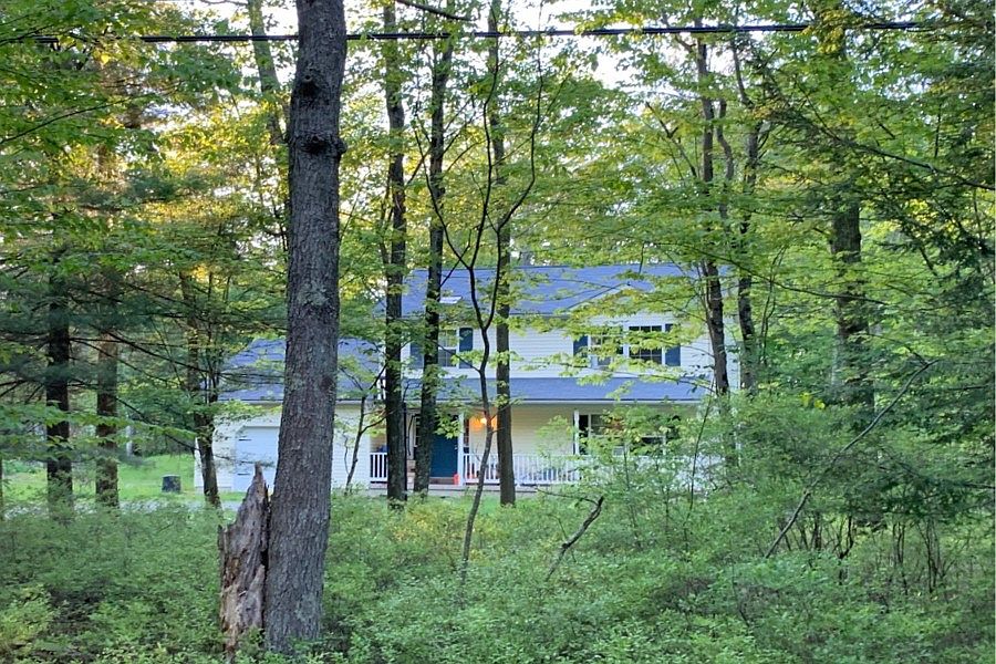 2nd image of 179 Lake Rd