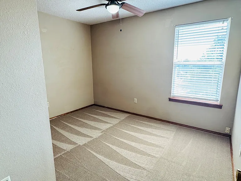 2231 S Texas Ave — Photo 13
