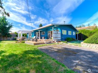 611 Crystal Beach Rd, Point Roberts, WA 98281