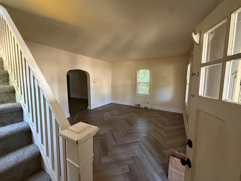 378 Cowgill St — Photo 3