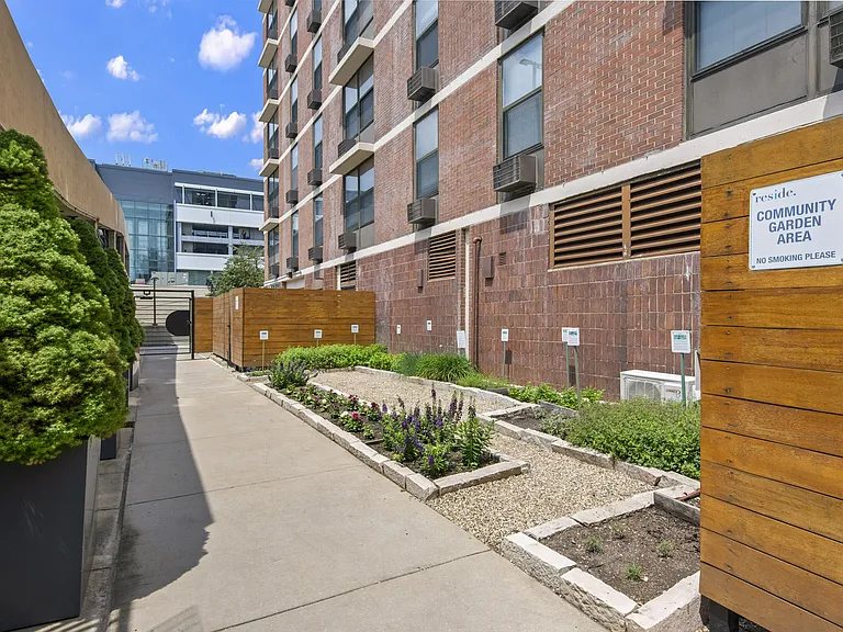 Reside on Barry — Photo 17