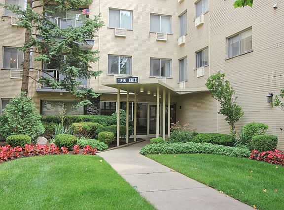 2nd image of 1040 Erie St APT 205