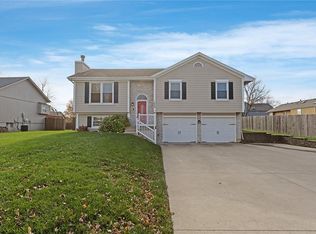 1609 SE 11th St, Lees Summit, MO 64081