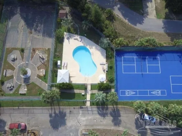 2737 Bay Club Dr, Navarre, FL 32566