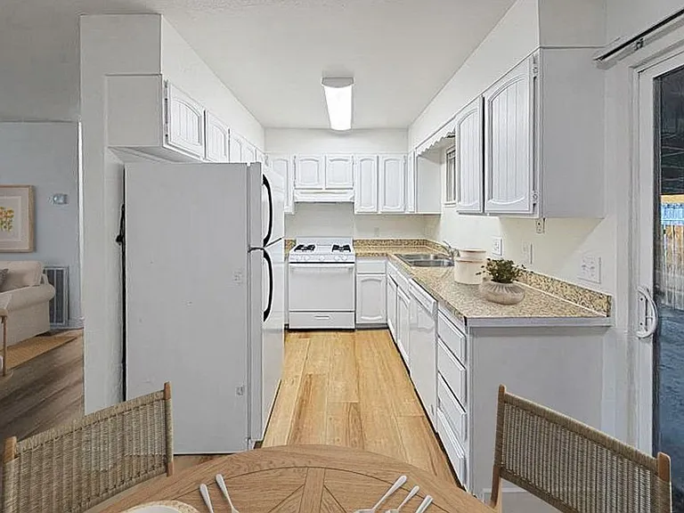 607 W Davidson Ave — Photo 4