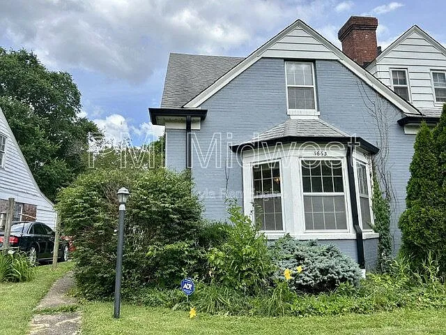 5663 N Illinois St — Photo 3