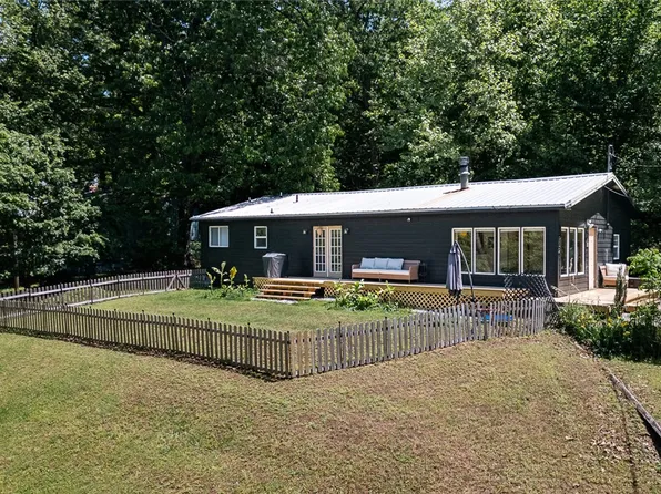 18952 Shoreline Way E, Fayetteville, AR 72703