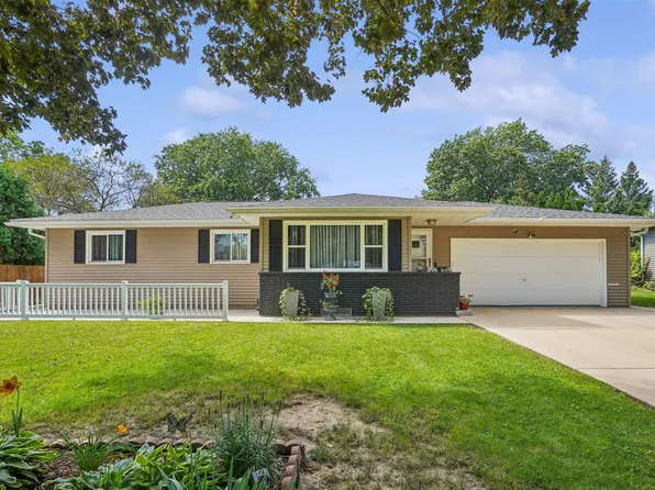 113 Crest Cir, Waterloo, IA 50702