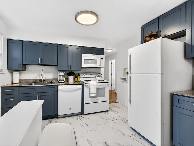9009 Gedde Ave — Photo 14