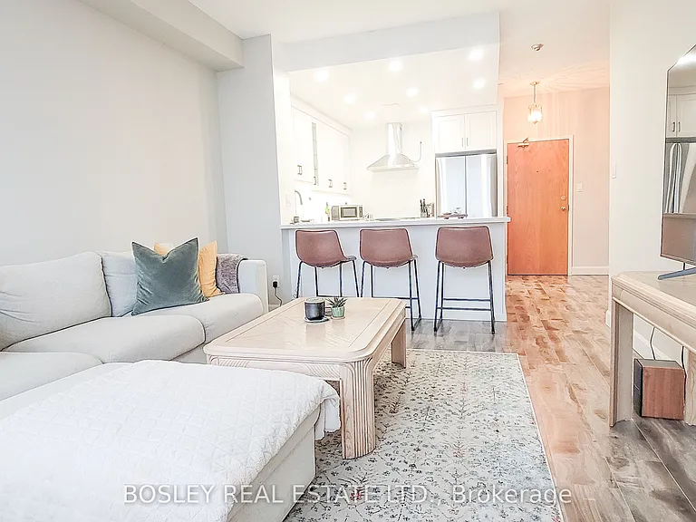 326 Major Mackenzie Dr E #822 — Photo 2