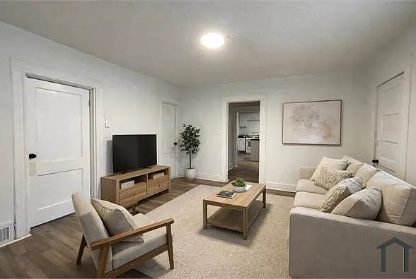 3 bed, 1400 sqft, $1,350 — Photo 3