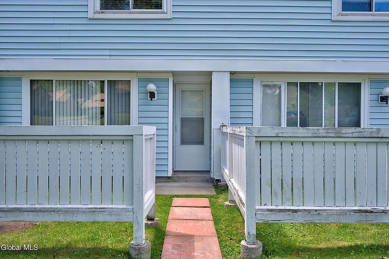 4th image of 1005 Rockport Court