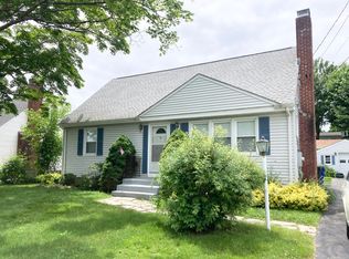 11 Lewis Ln, West Hartford, CT 06110