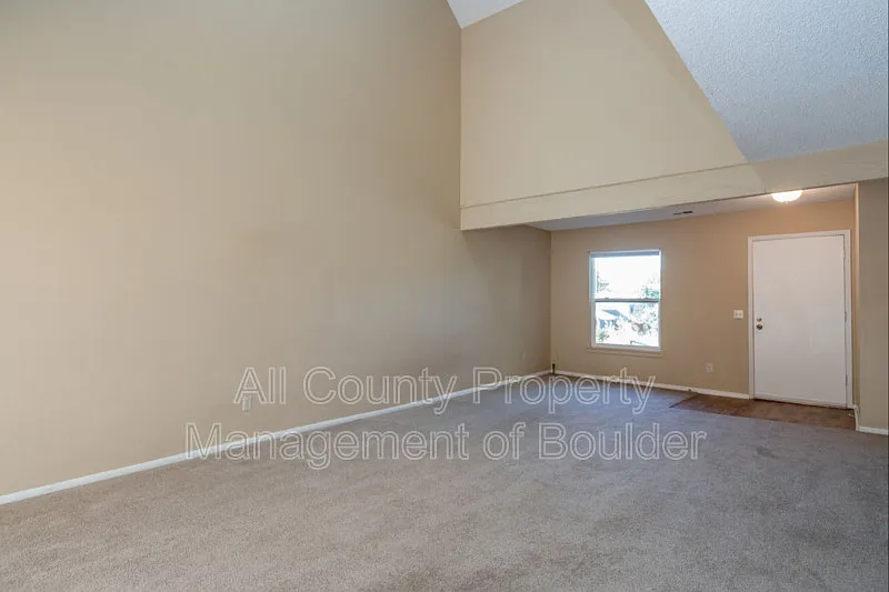 4 bed, 3.0 bath, 1800 sqft, $3,100 — Photo 4