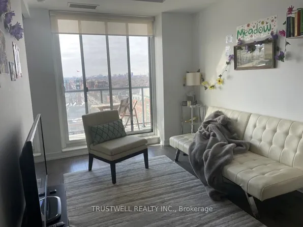 297 College St, Toronto, ON